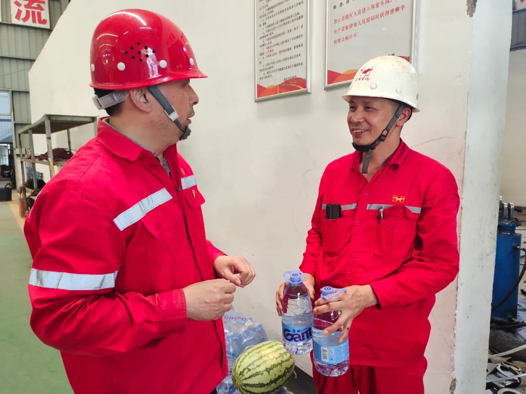 關愛職工情系一線 化機公司開展送清涼活動(圖2) 圖片