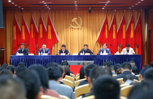 宜化集團召開2019年慶?！拔逡弧眹H勞動節(jié)暨表彰大會(圖2)