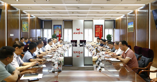 宜昌市經(jīng)信局局長丁慶榮一行到宜化集團(tuán)調(diào)研(圖2) 宜昌市經(jīng)信局局長丁慶榮一行到宜化集團(tuán)調(diào)研(圖2)