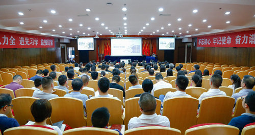 宜化集團(tuán)黨委中心組傳達(dá)學(xué)習(xí)全國(guó)安全生產(chǎn)電視電話會(huì)議精神(圖1) 宜化集團(tuán)黨委中心組傳達(dá)學(xué)習(xí)全國(guó)安全生產(chǎn)電視電話會(huì)議精神(圖1)