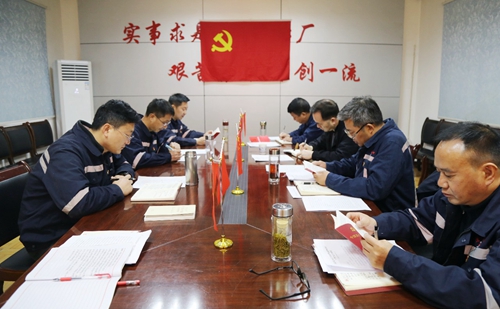 周金平列席指導礦業(yè)公司黨委“不忘初心、牢記使命”專題民主生活會(圖1)