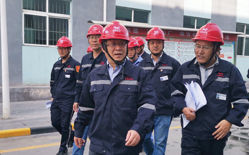 王大真到青海片區(qū)現(xiàn)場辦公(圖1) 王大真到青海片區(qū)現(xiàn)場辦公(圖1)