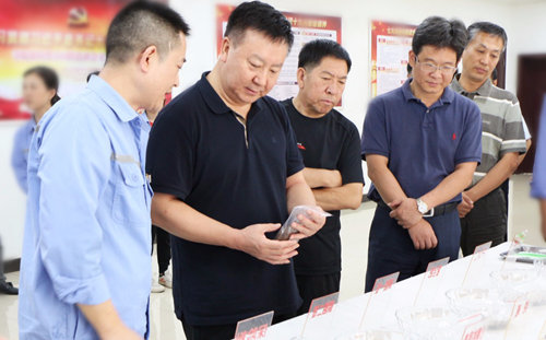烏海市委書(shū)記史萬(wàn)鈞一行到股份公司調(diào)研(圖1) 烏海市委書(shū)記史萬(wàn)鈞一行到股份公司調(diào)研(圖1)
