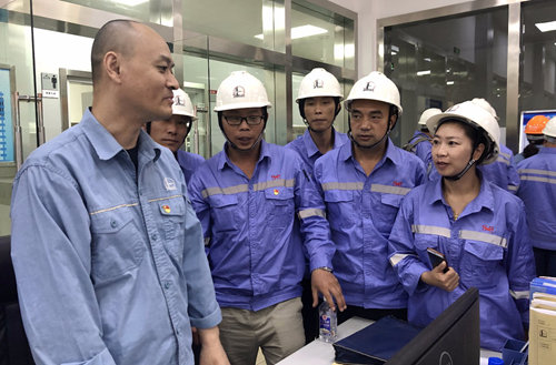 宜化集團(tuán)優(yōu)秀班組長“三個一”活動圓滿結(jié)束(圖6) 宜化集團(tuán)優(yōu)秀班組長“三個一”活動圓滿結(jié)束(圖6)