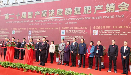 宜化集團(tuán)參加2019中國磷復(fù)肥工業(yè)展會并榮登“2019年度中國農(nóng)資經(jīng)銷商最佳合作廠家”榜首(圖1) 宜化集團(tuán)參加2019中國磷復(fù)肥工業(yè)展會并榮登“2019年度中國農(nóng)資經(jīng)銷商最佳合作廠家”榜首(圖1)