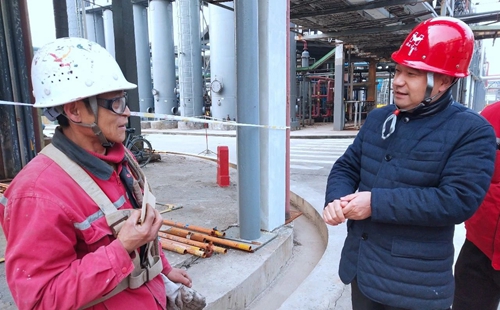 集團(tuán)領(lǐng)導(dǎo)春節(jié)前走訪慰問一線職工、困難職工和離退休老干部(圖7)