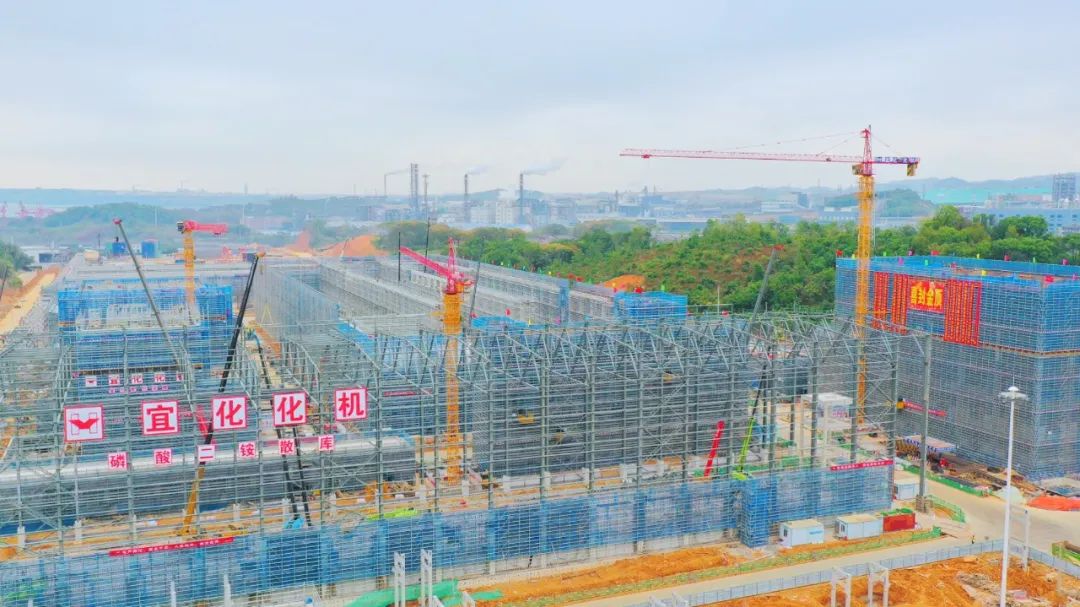 加速推進(jìn)！宜化楚星整體升級(jí)改造項(xiàng)目關(guān)鍵裝置主體結(jié)構(gòu)順利封頂(圖4)