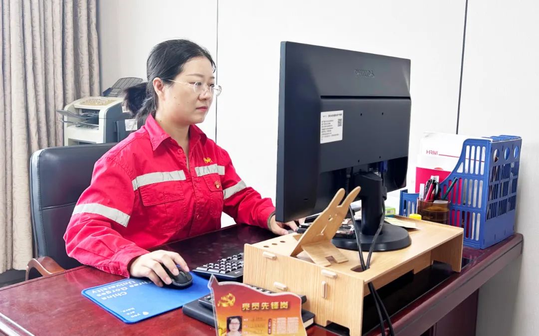 【宜化榜樣】化機公司牛艷嬌：恪盡職守勇?lián)?dāng)，廉潔自律揚清風(fēng)(圖3)