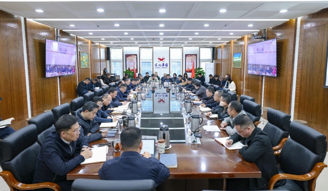 宜化集團(tuán)領(lǐng)導(dǎo)班子深入貫徹中央八項(xiàng)規(guī)定精神學(xué)習(xí)教育讀書(shū)班舉行集體學(xué)習(xí)研討(圖1) 宜化集團(tuán)領(lǐng)導(dǎo)班子深入貫徹中央八項(xiàng)規(guī)定精神學(xué)習(xí)教育讀書(shū)班舉行集體學(xué)習(xí)研討(圖1)